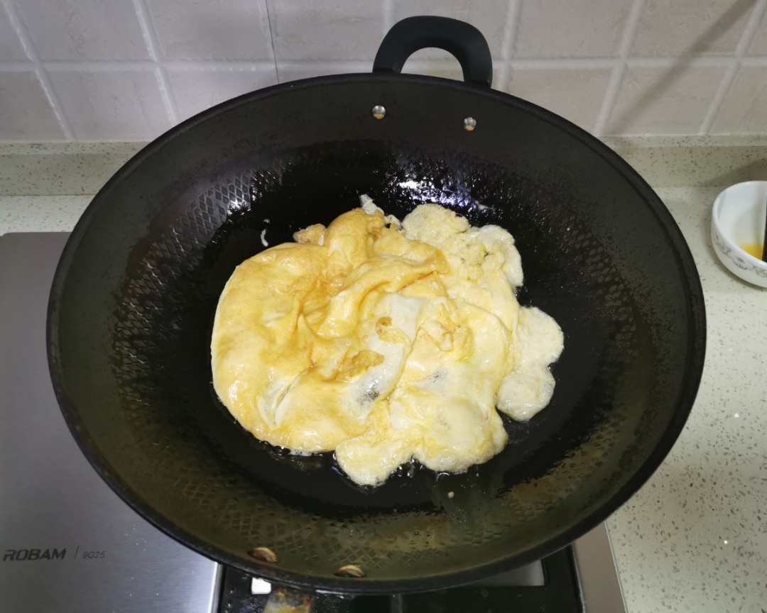 韭菜炒鸡蛋的做法 步骤4