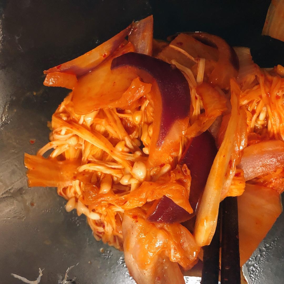 泡菜金针菇炒肉2019-07-17