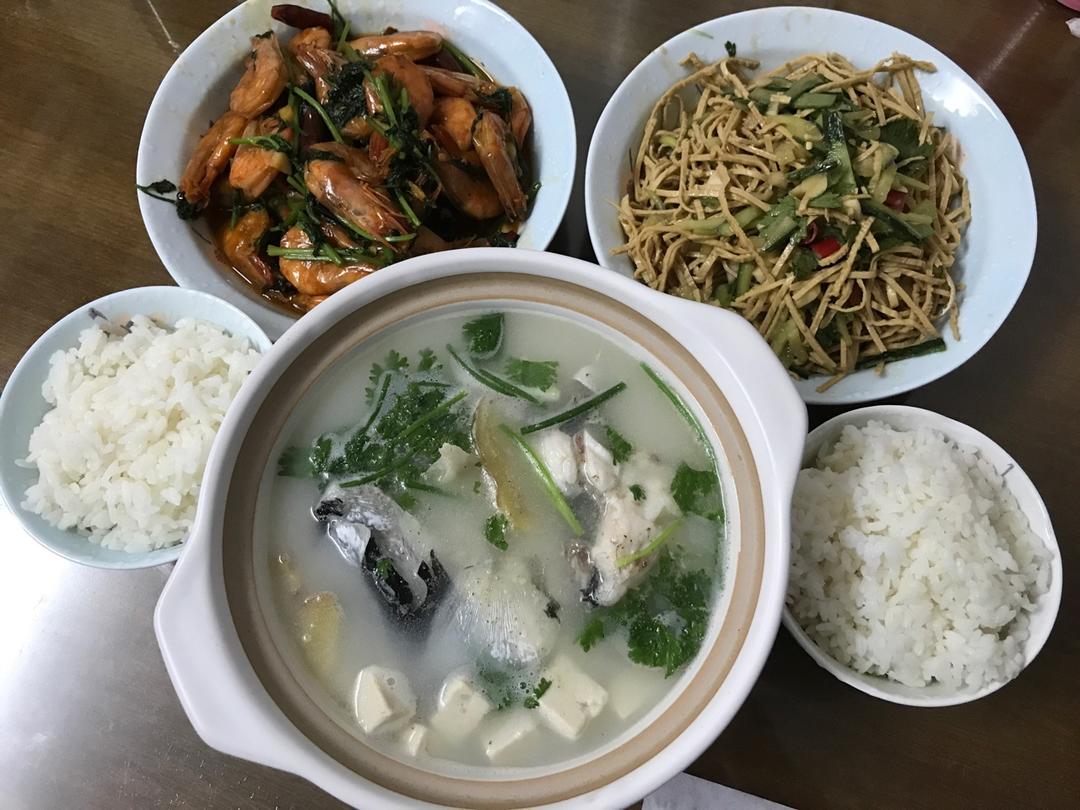 鱼头豆腐汤