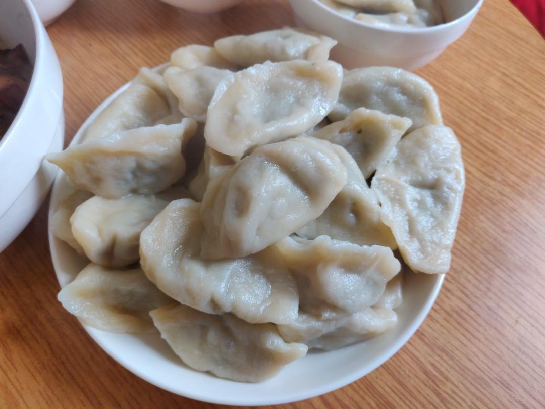 芹菜胡萝卜猪肉水饺