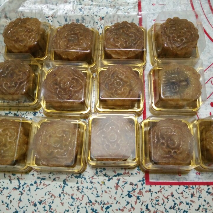 广式月饼—蛋黄莲蓉月饼