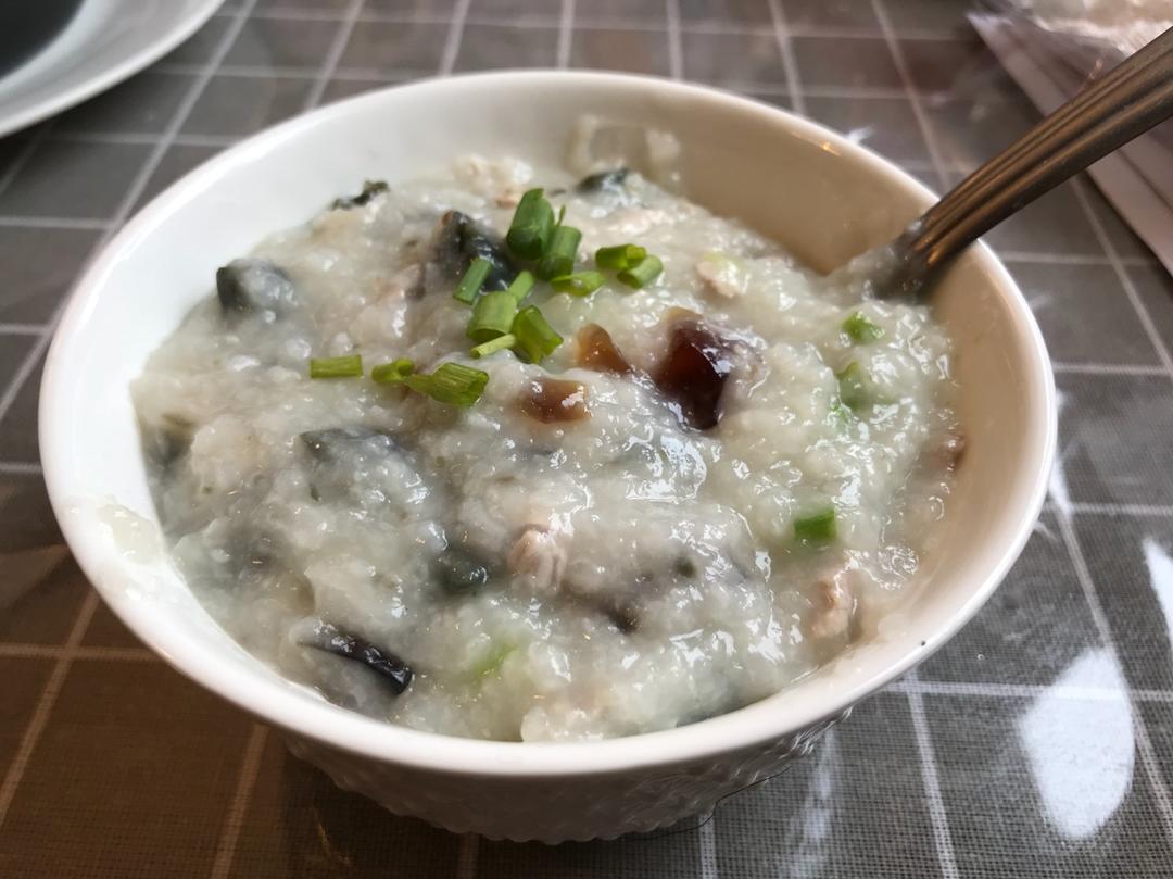十五分钟快手之香滑皮蛋瘦肉粥(附五分钟电饭煲电压力锅更快捷方法)