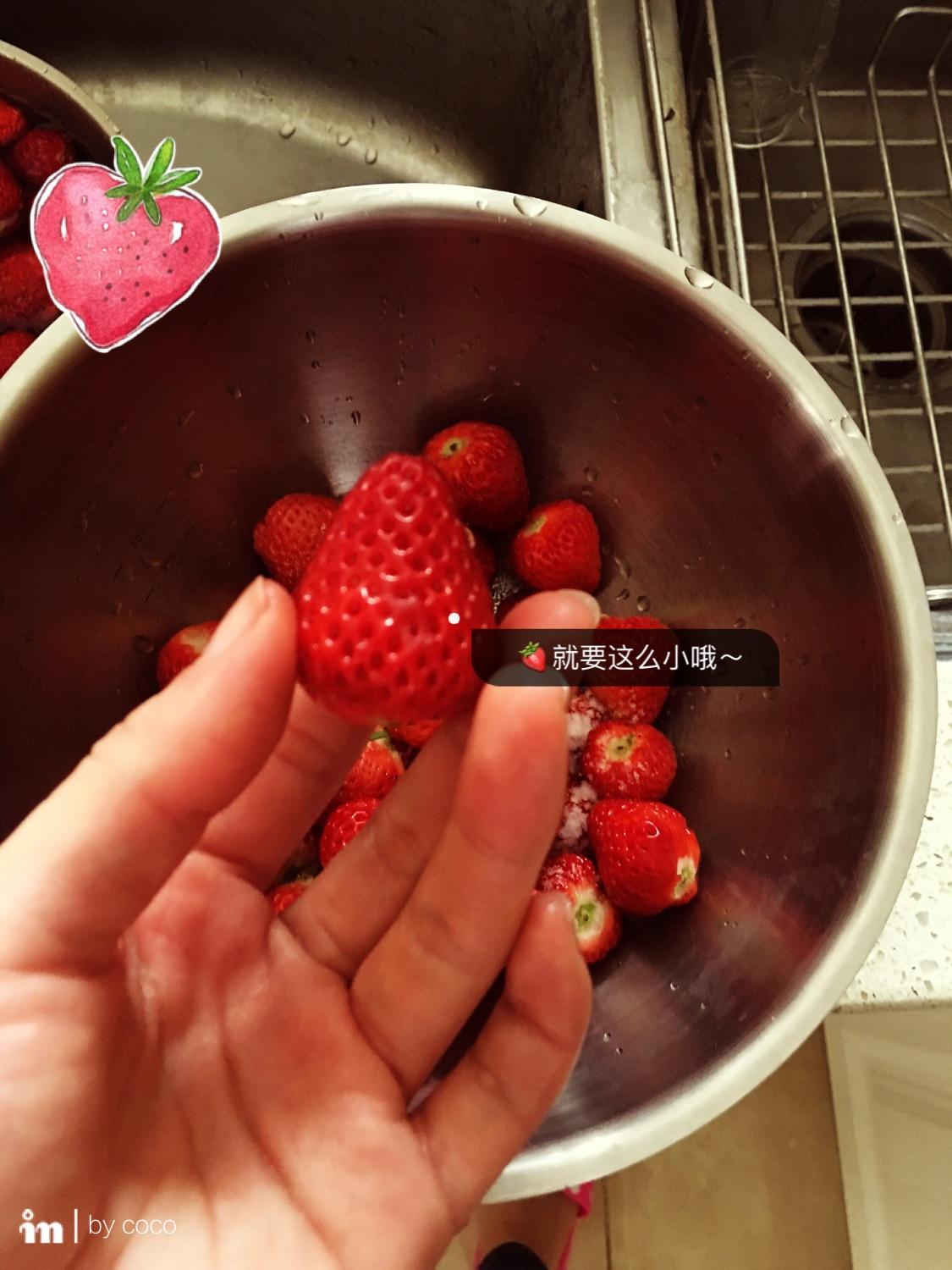 大颗粒草莓🍓酱～的做法 步骤1