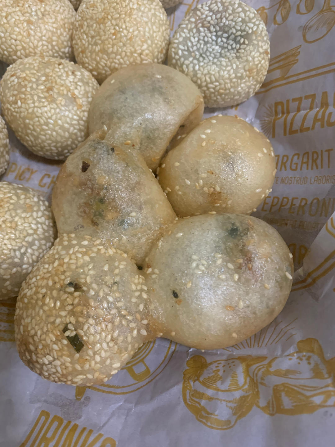 煎堆、麻团的制作方法，关键是油炸的过程，酥脆、酥软你说了算