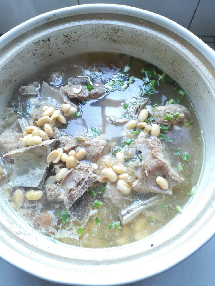 燕飞飞-2做的黄豆筒子骨汤