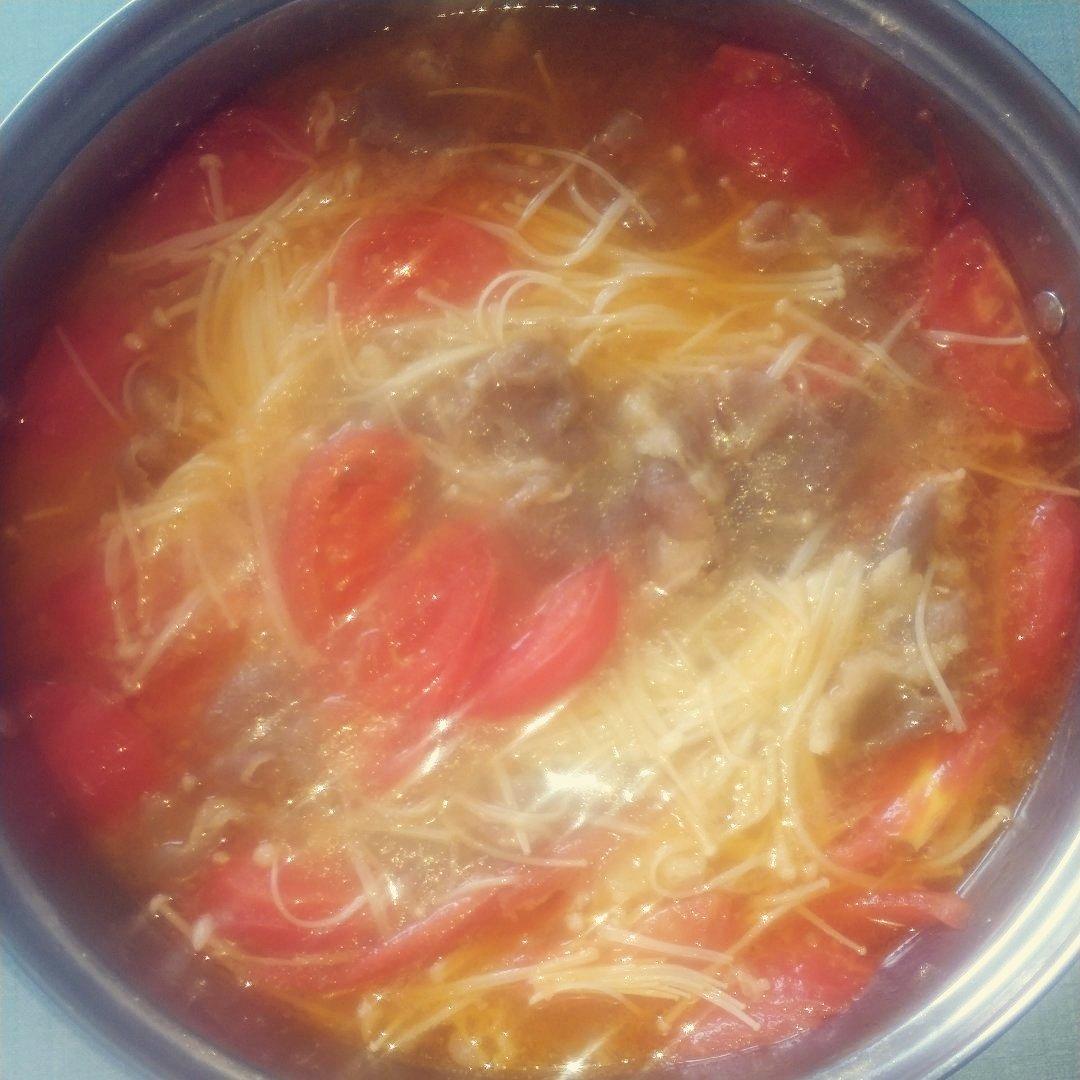 金针菇肥牛番茄锅