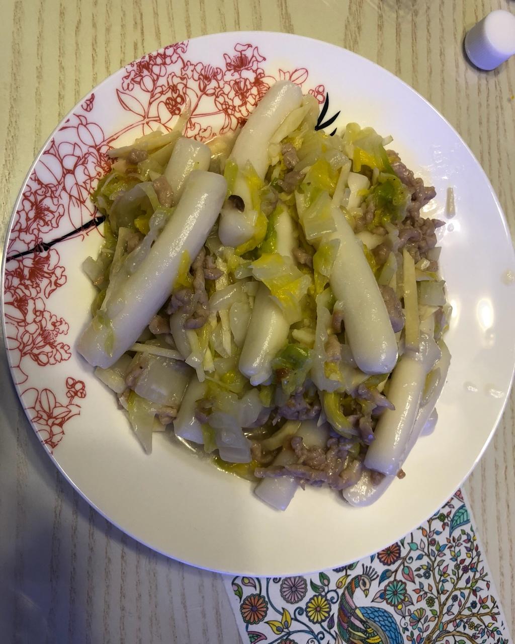 不挑锅、不焦不沾的黄芽菜肉丝炒年糕