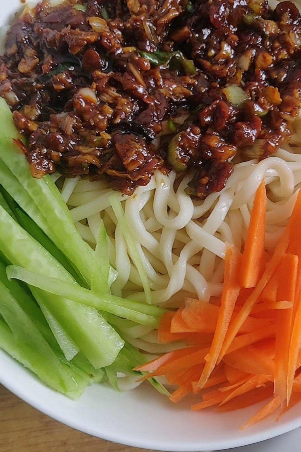 炒鸡好吃的炸酱面