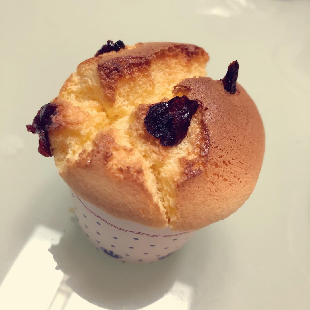 蔓越莓纸杯戚风小蛋糕