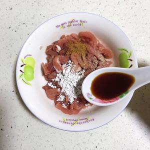 海鲜菇肉丝汤的做法 步骤3