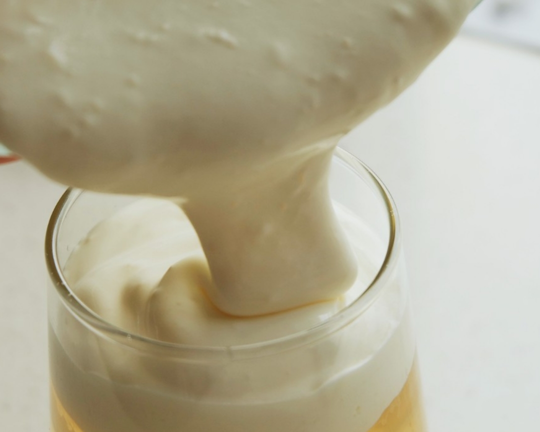 酸奶奶盖蜜瓜乌龙茶的做法 步骤6
