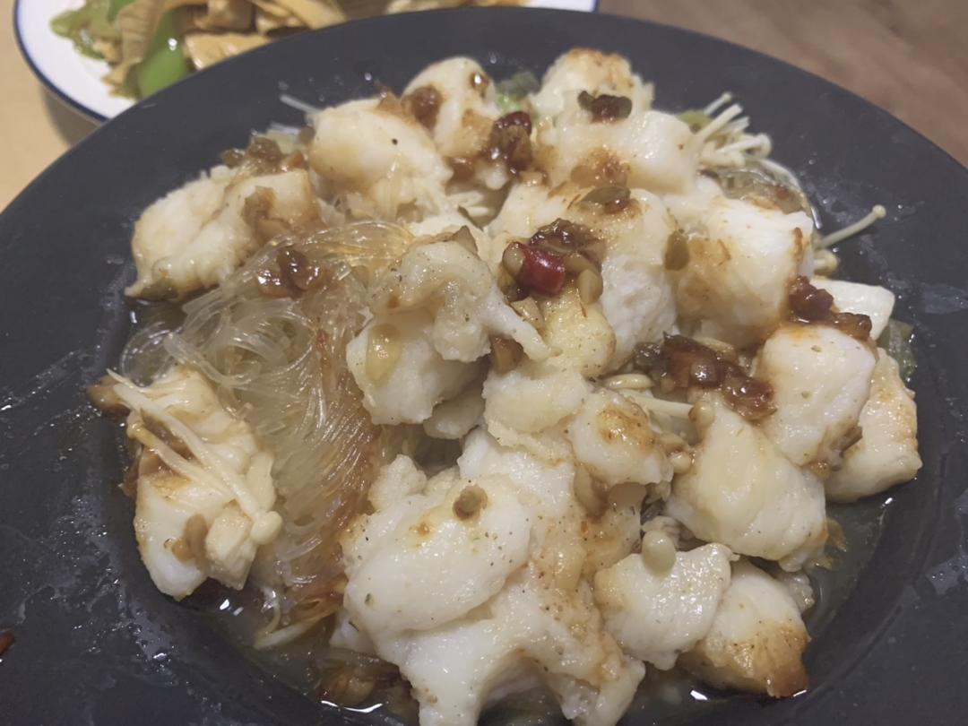 蒜蓉粉丝蒸巴沙鱼的做法