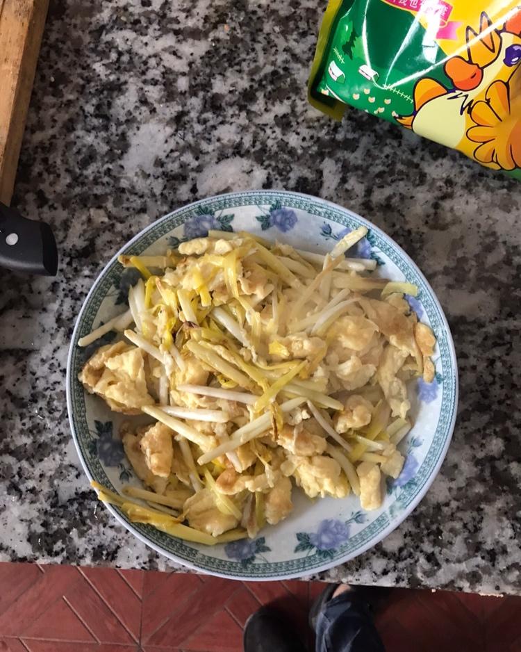 蒜黄炒鸡蛋