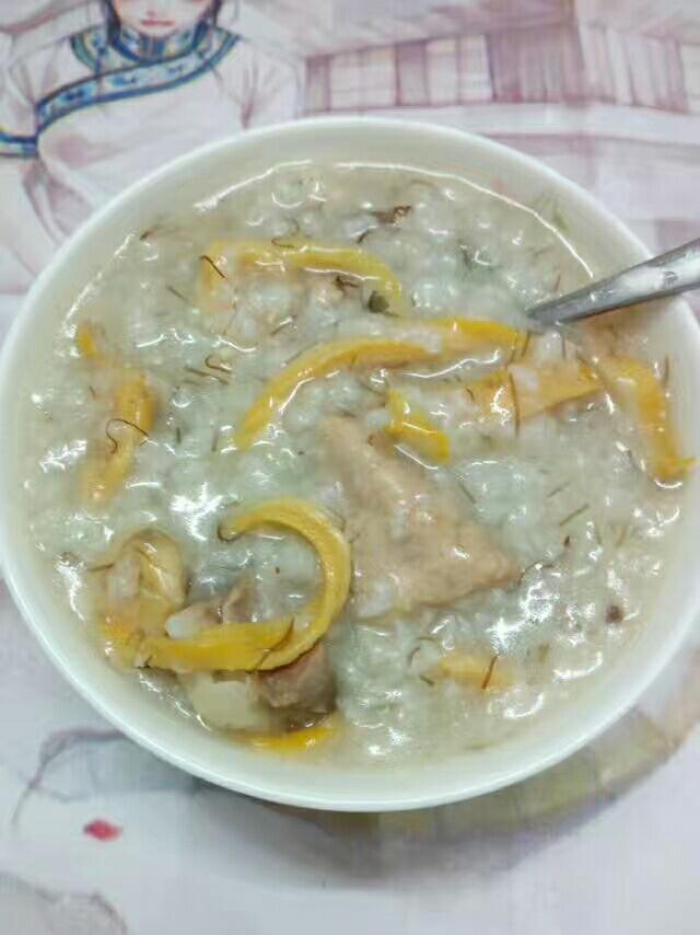 排骨铜钱螺皮蛋粥