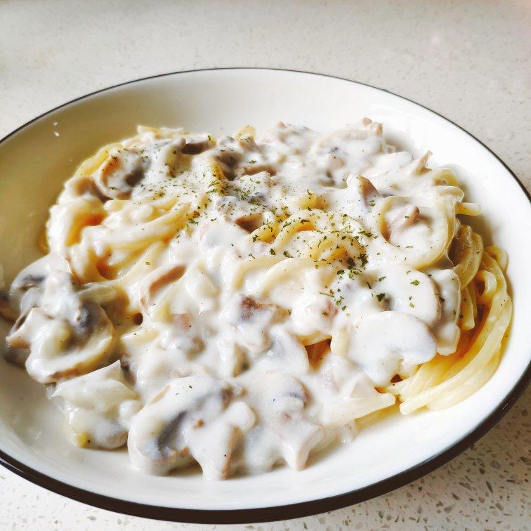 低脂奶香白汁蘑菇意粉