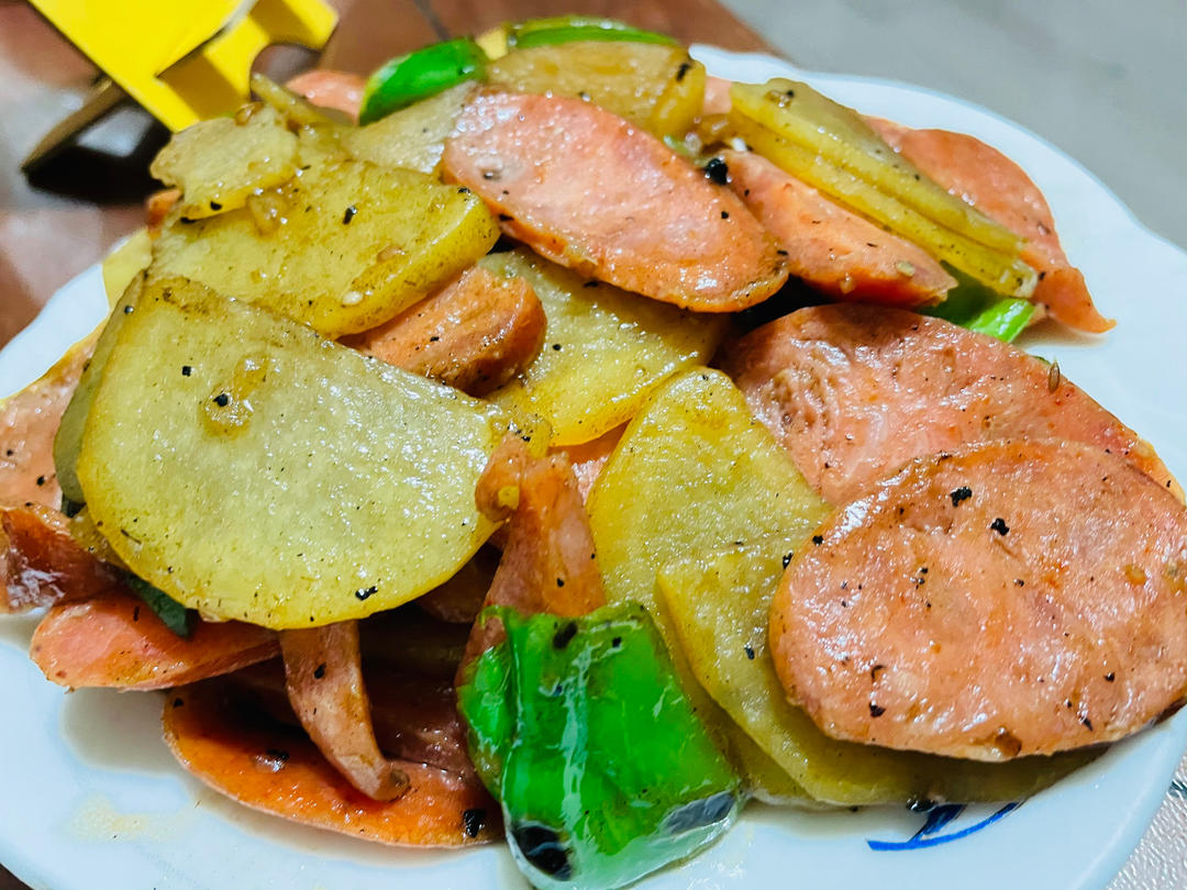 土豆片青椒炒红肠