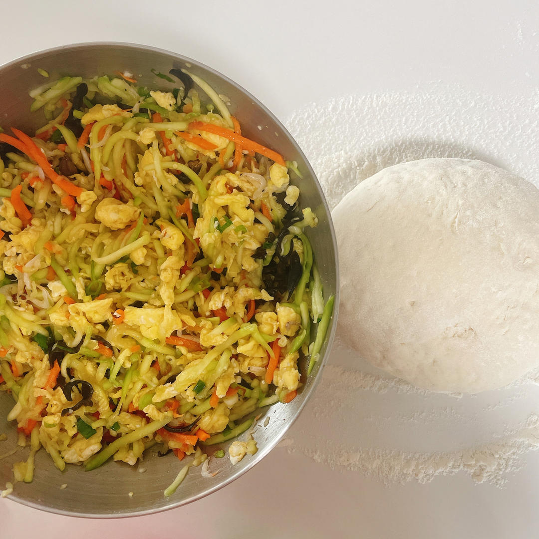 西葫芦鸡蛋包子