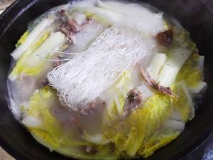 白菜粉丝鸭架汤的做法 步骤7