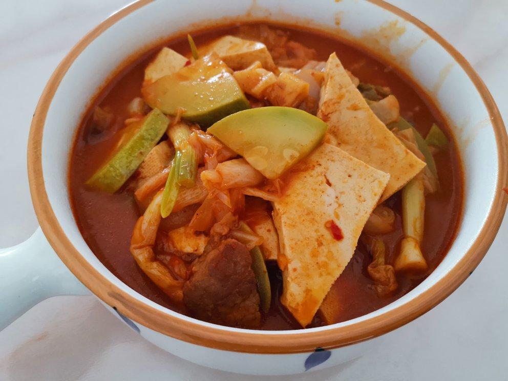 韩式泡菜豆腐锅/辣白菜豆腐汤