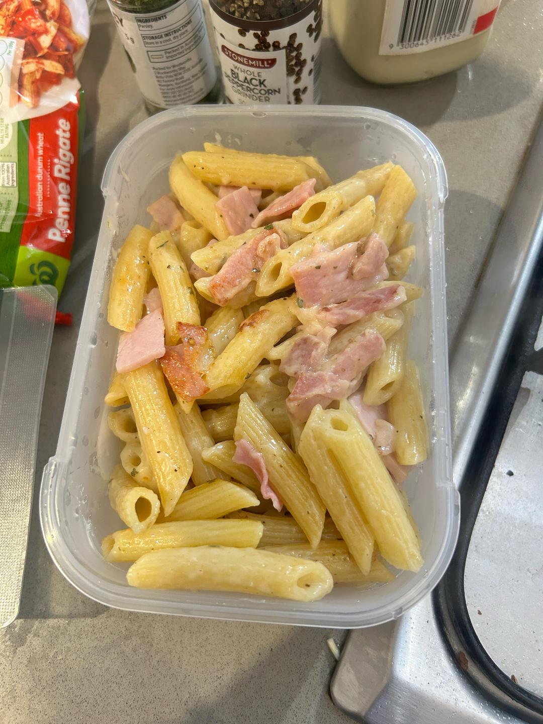 Creamy bacon penne pasta 
(serves 2)的做法