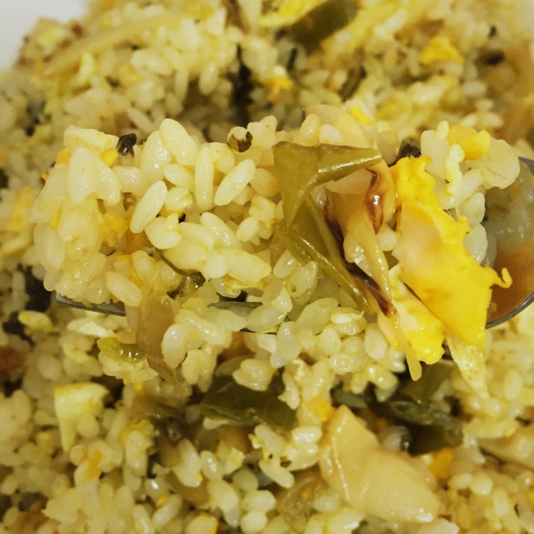 酸菜鸡蛋炒米饭