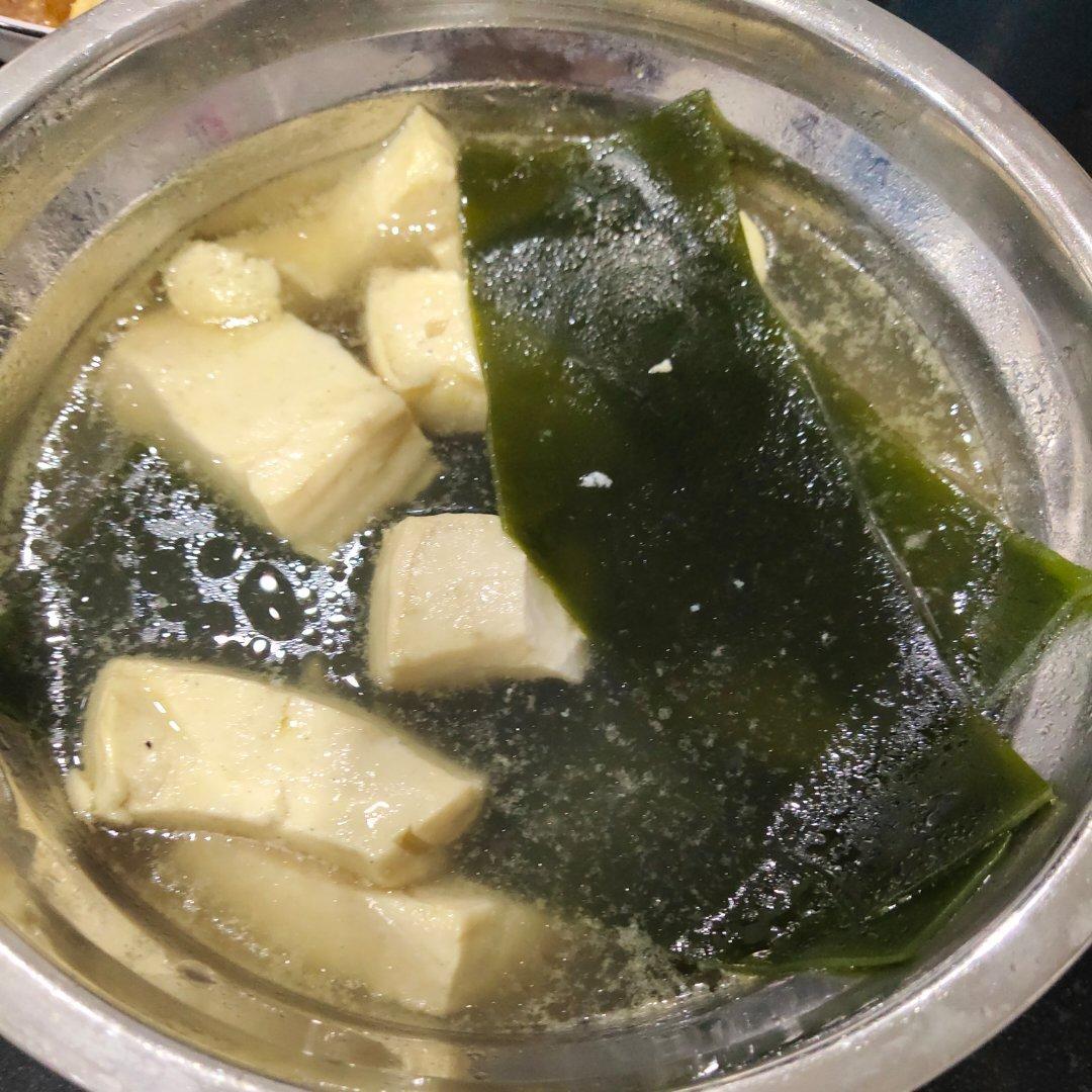 孕期食谱—海带豆腐汤