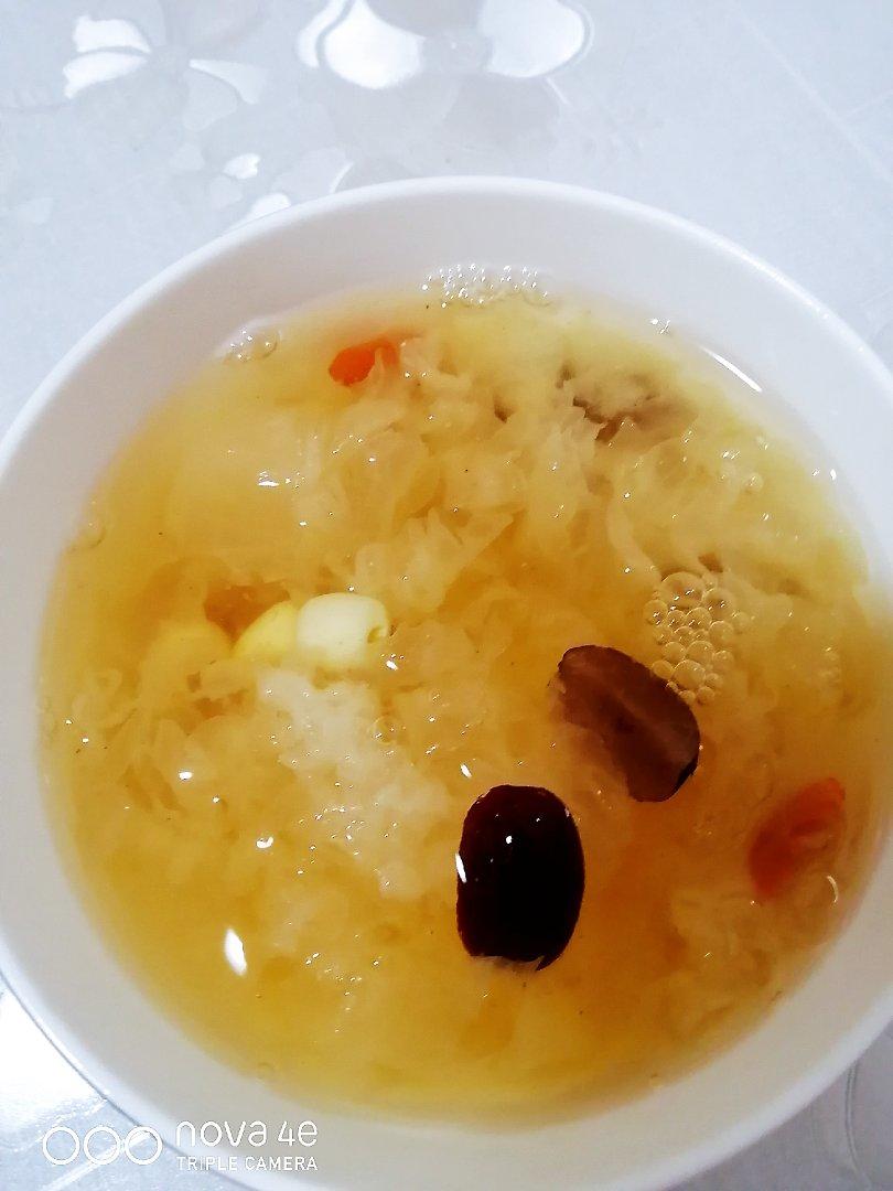 红枣银耳莲子羹