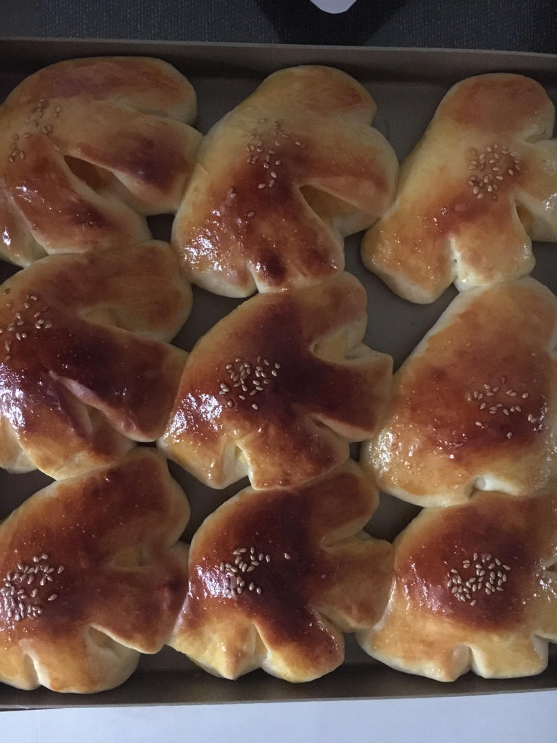 复古卡仕达夹馅面包