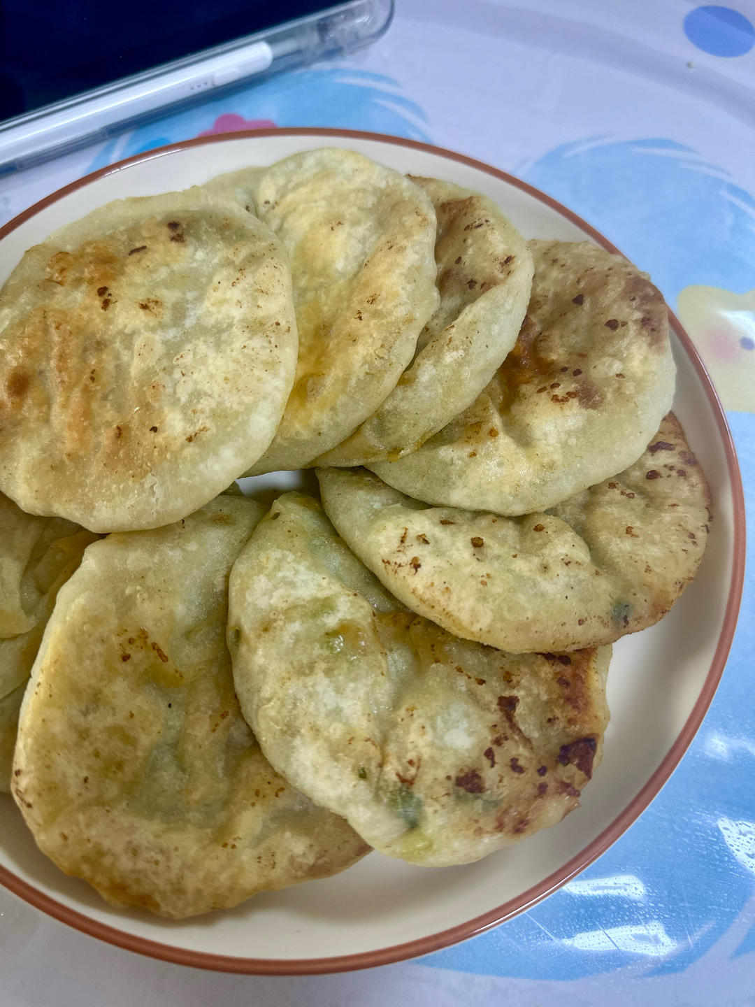 自己种的蒜苗 烙蒜苗肉馅小饼