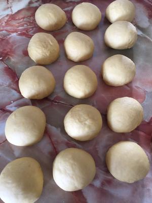 南瓜包🎃松软香甜😍拉丝😍比馒头更好吃😋面包机版（一次发酵）的做法 步骤3