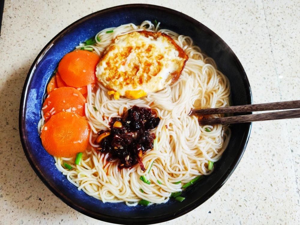 最家常的普通汤面——西红柿鸡蛋龙须面