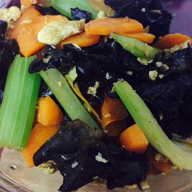 木耳炒鸡蛋 Wood ear Mushrooms with Egg