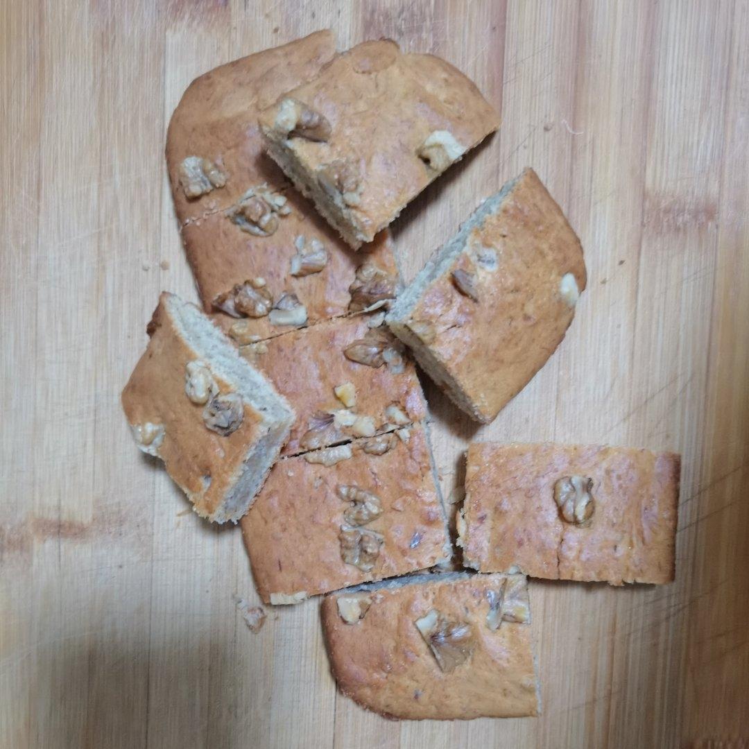 简简单单的香蕉核桃蛋糕（很香很香的咧）