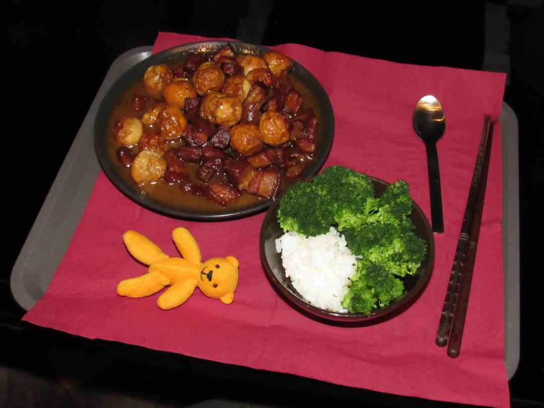 今天这个鹌鹑蛋红烧肉 简直不要太下饭了