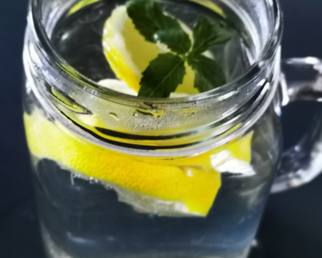 柠檬薄荷水的做法 步骤2