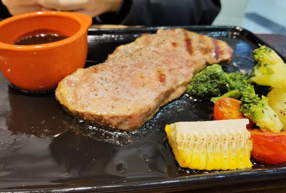 周末宅家吃什么？教你用烤箱烤出鲜嫩多汁的黑胡椒牛排🥩🍷