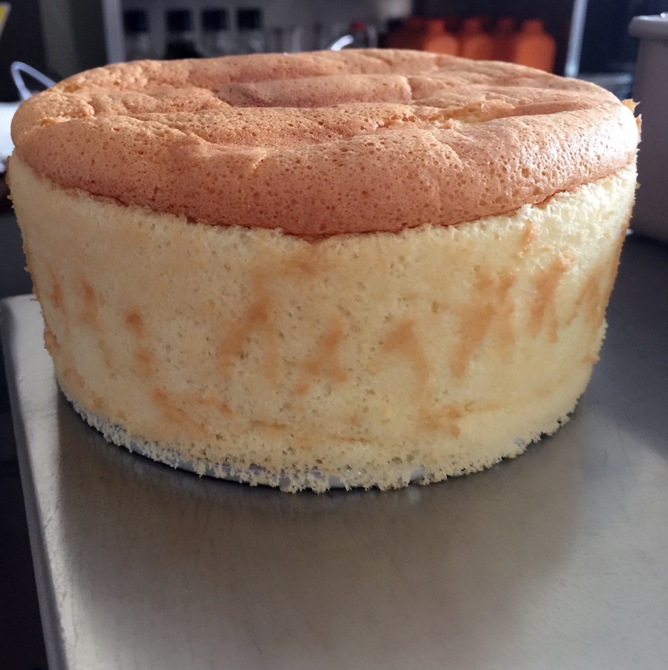 超简单完美戚风蛋糕（6寸2蛋）附打发、翻拌、脱模视频