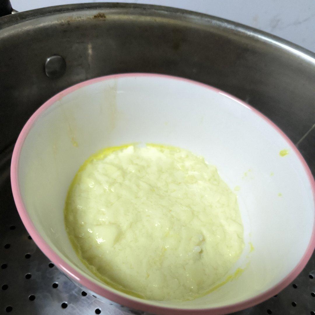 宝宝7个月辅食蛋黄蒸蛋