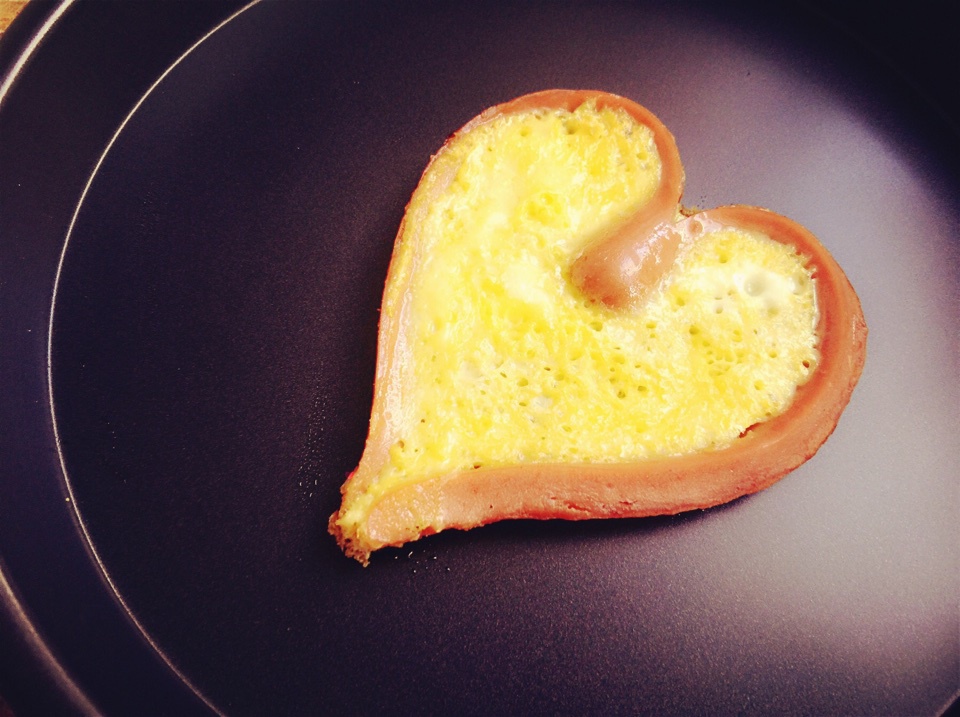 心形香肠荷包蛋