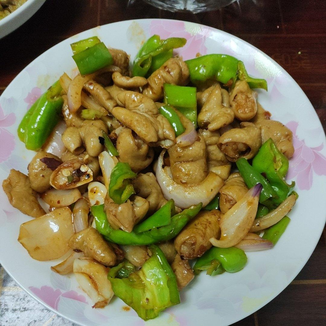 🔥干煸肥肠这样做，实在是太香了，好吃到停不下来😄