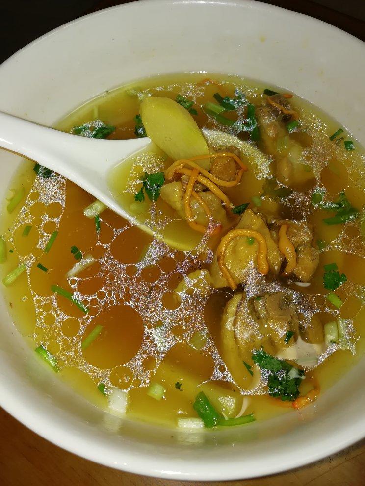 养生靓汤，虫草花鸡汤！