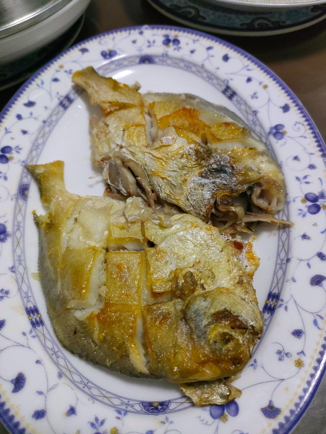 完美版干煎鲳鱼，皮不破、肉不碎、外香里嫩。