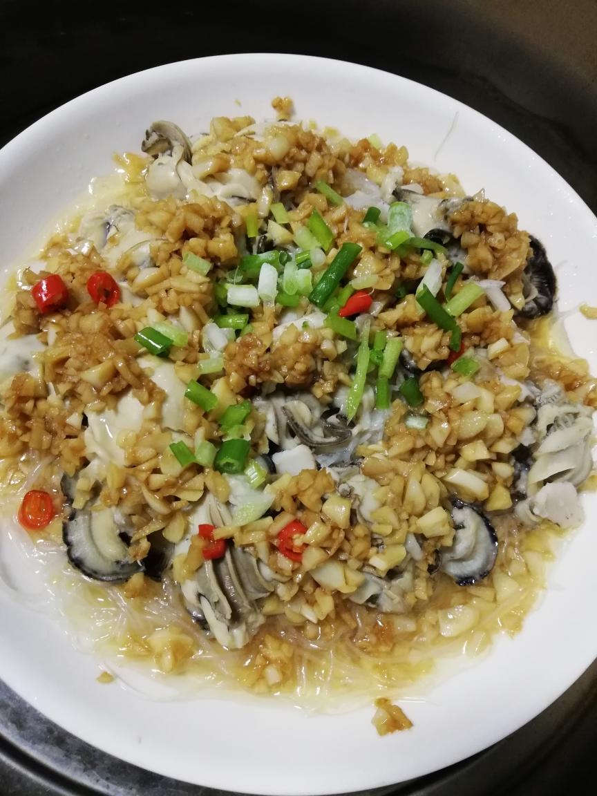 绝绝子蒜蓉粉丝蒸蚝～附开蚝视频～蒜蓉酱做法的做法