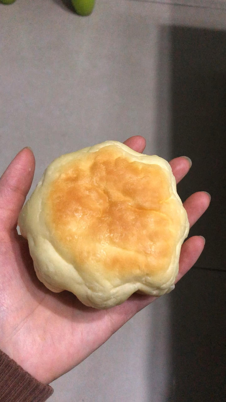 超级软的卡仕达小面包