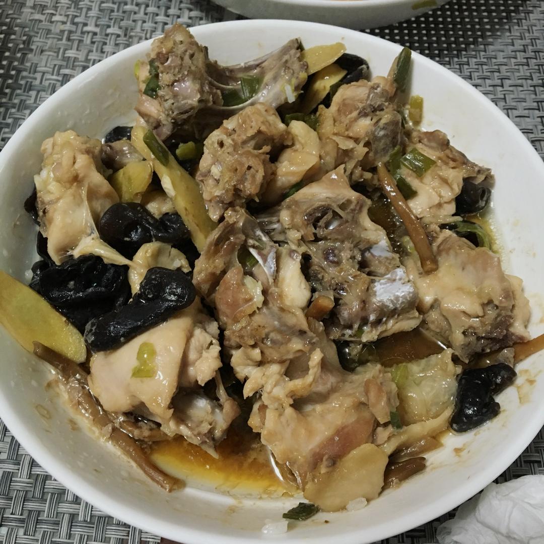 金针木耳蒸鸡
