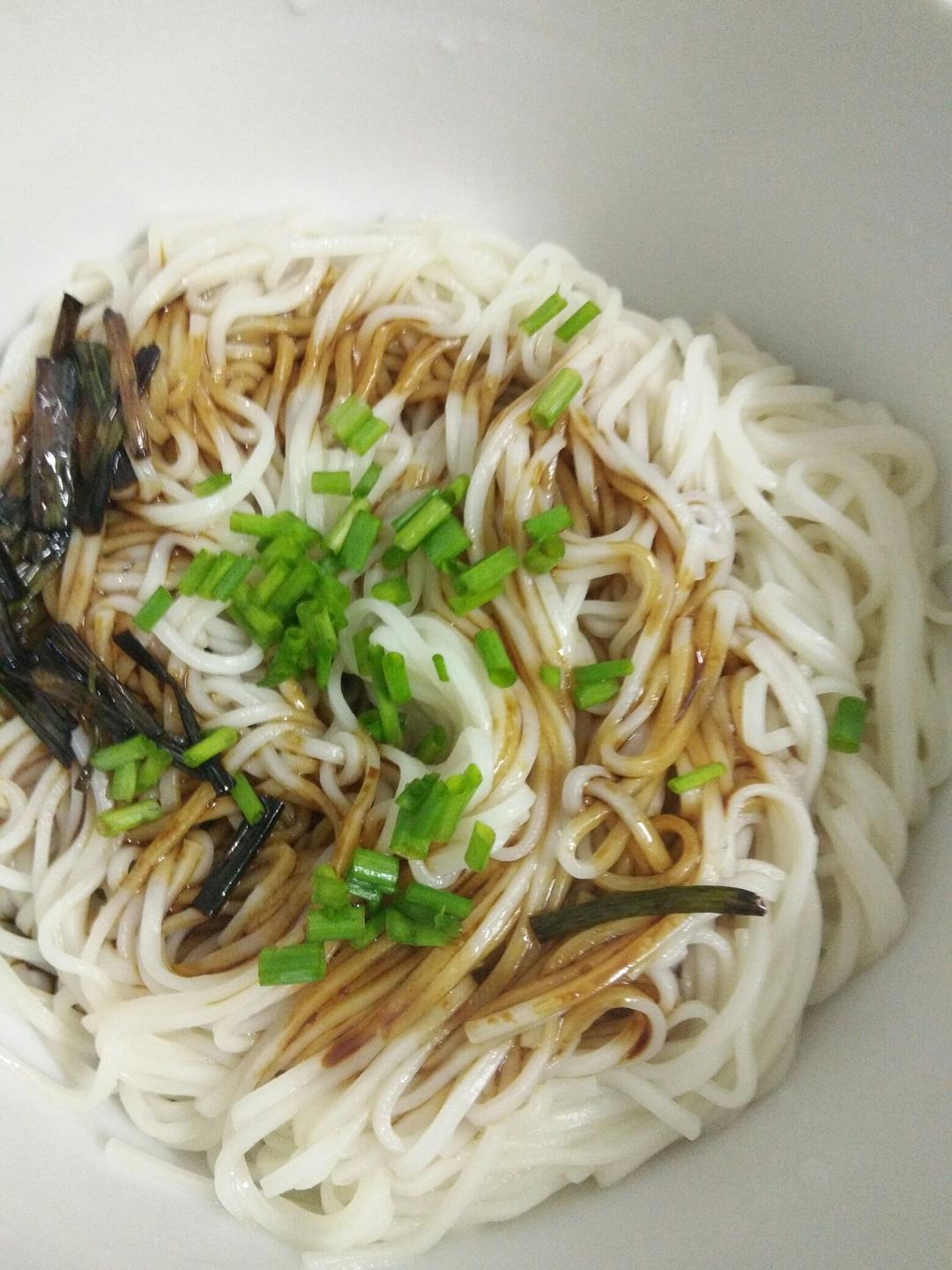 简单好吃的葱油面