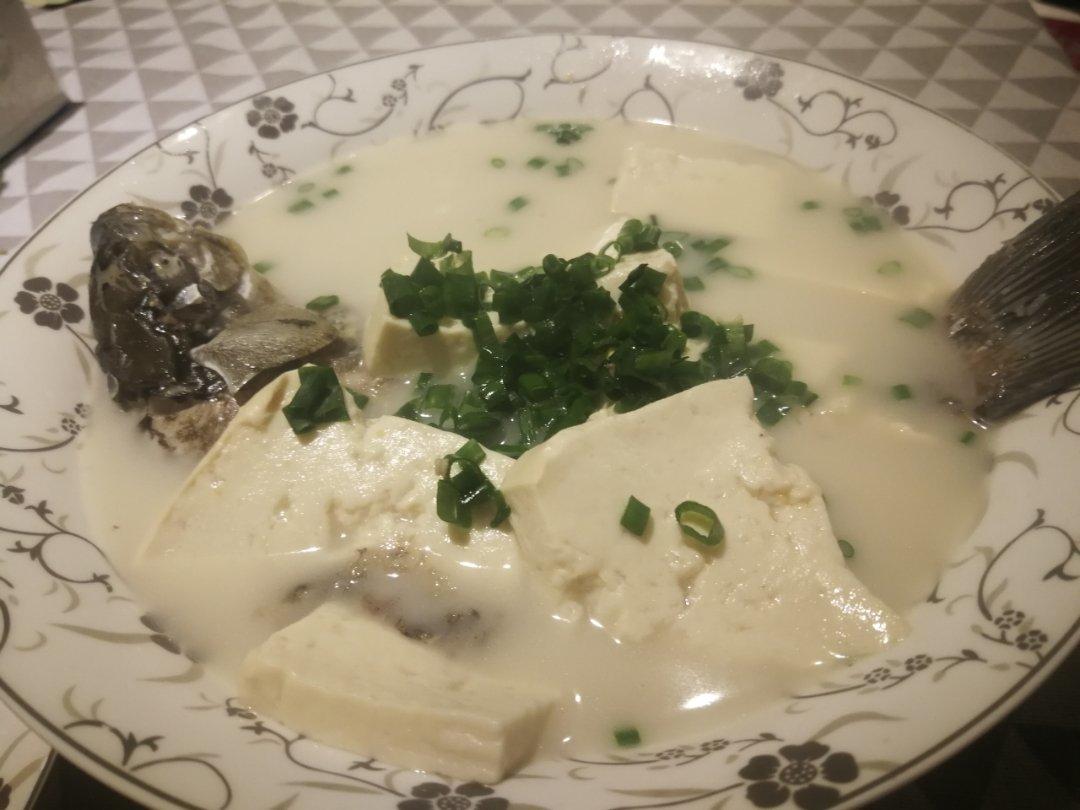 鲫鱼豆腐汤