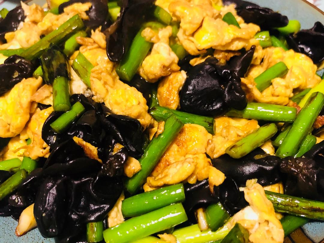 手机用户5932_h7af做的蒜薹木耳炒鸡蛋