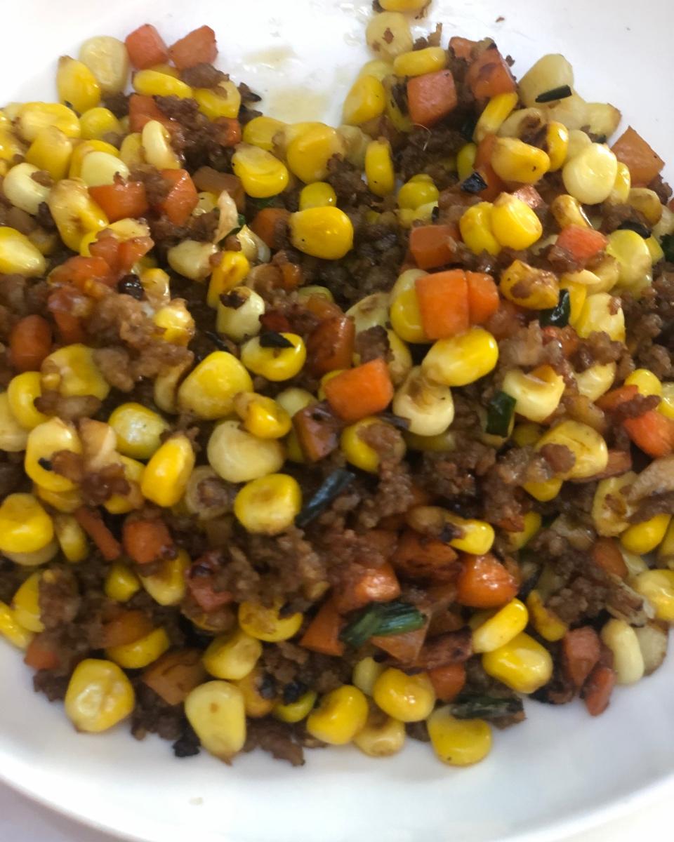 玉米胡萝卜炒肉沬
