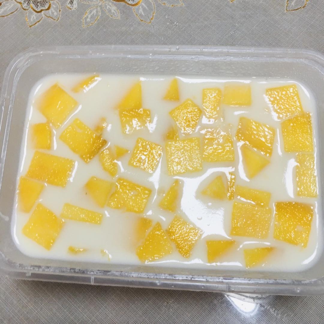 爱甜品ing做的芒果牛奶布丁吉利丁片版